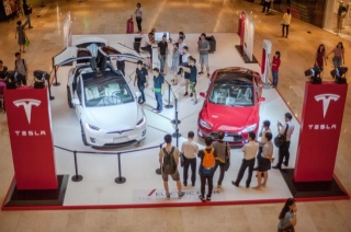 India Unveils EV Policy With $500M Incentive, Eyes Tesla For Electric Hub Dream