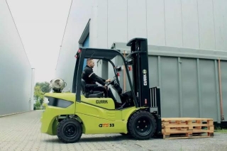 Electric Vs Gasoline Forklifts: Which One Is Better?