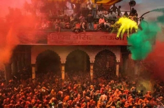 Top 10 Places To Celebrate Holi In India