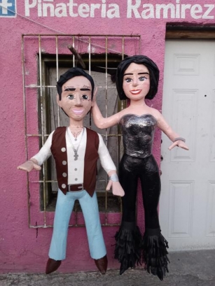 Dale, Dale, Dale: Salen Las Piñatas De Christian Nodal Y Ángela Aguilar