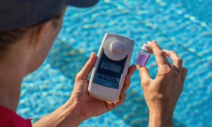 Digital Pool Water Testing Kits & Monitors: 2024 Review