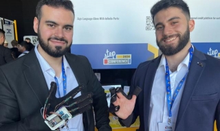 Interactive Infinity Glove Translates Sign Language Into Speech