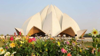 Delhi, India: Historical Monuments, Markets, And Day Trips