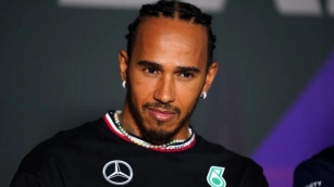 “Chaotic, Political Team,” Lewis Hamilton Warned Ahead Of Historic Ferrari Move!