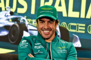 Fernando Alonso Taunts Lewis Hamilton For His “Ferrari Being Childhood Dream” Remark