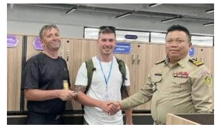 Joy As Foreigner Is Reunited With Stolen Belongings In Phnom Penh