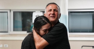 Moment When Israeli Hostage Enters Gaza And Is Reunited With Family |  World News