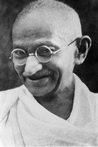10 Line Essay On Mahatma Gandhi In Hindi