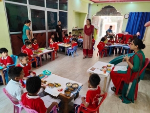 जहानाबाद महर्षि विद्या पीठ के बच्चों को सिखाए गए टेबल मैनर्स के गुण