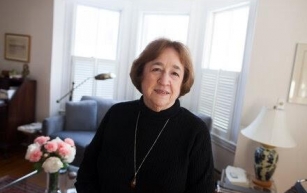Helen Vendler, ‘Colossus’ of Poetry Criticism, Dies at 90