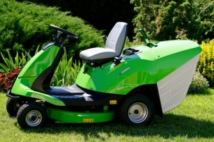 What Is A Hydrostatic Lawn Tractor: Essential Information