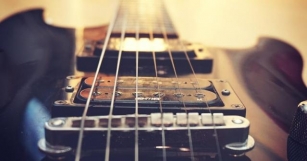 How To Choose Guitar Strings For Beginners: A Comprehensive Guide