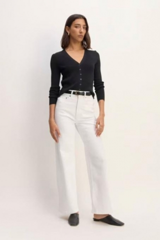 What To Wear With White Jeans For The 2024 It Look