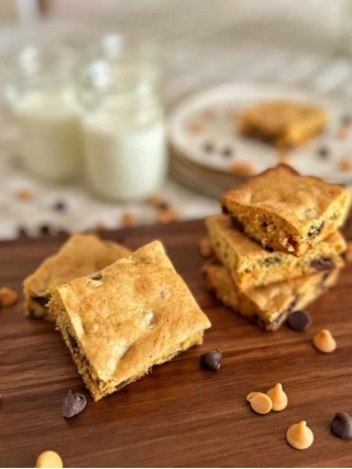 Easy And Chewy Blondie Brownie Recipe