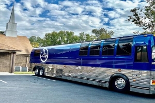How To Choose The Perfect Tour Bus Rental For Your Group