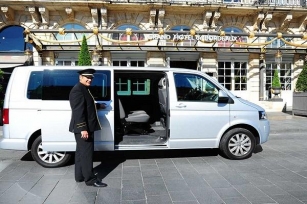 The Benefits Of Hiring A Shuttle Service