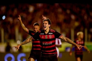 Flamengo Vence O Bangu Com Hat Trick De Pedro