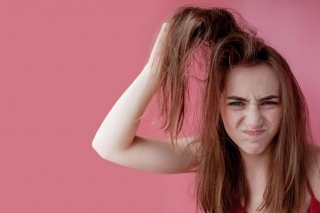 If Your Hair Gets Greasy Quickly, Try These Simple Tricks