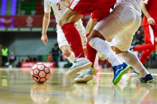 Bermain Futsal: Memahami Perbedaan Antar Sepatu Futsal Dan Sepatu Sepakbola