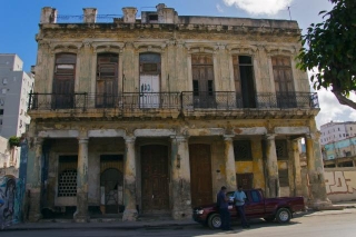 As Cuba Starves, Elites Funnel Money Out
