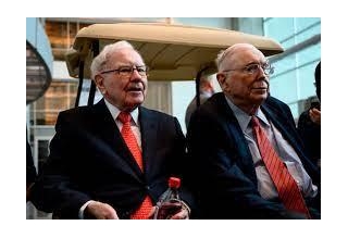 How Charlie Munger Taught Warren Buffett About The Power Law