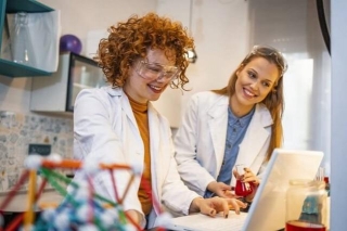3 Essential Factors To Consider When Choosing A PhD Program In Chemistry