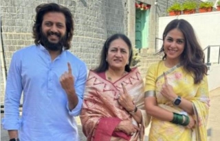 Riteish, Genelia Deshmukh Cast Their Vote In Latur
