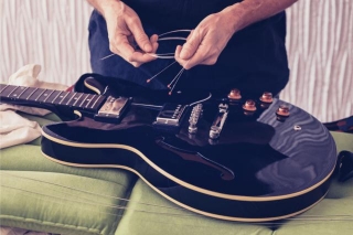 A Comprehensive 12-Step Guide To Electric And Acoustic Guitar Setup