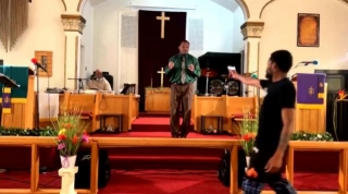 Church Service Comes To A Halt As Man Pulls Gun And Attempts To Shoot Pastor (video)