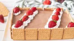 [VIDEO] Torta Mousse Cioccolato E Fragole - Ricetta Facile - Fatto In Casa Da Benedetta | Ricetta N°1606