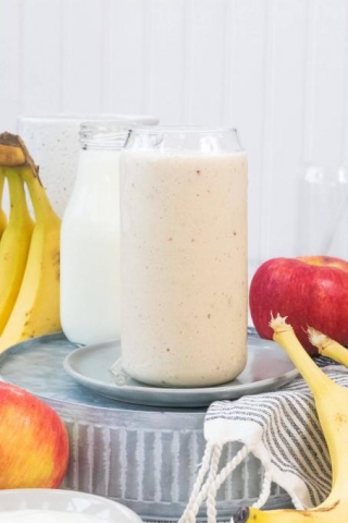 Apple And Banana Smoothie: Simple And Delicious!