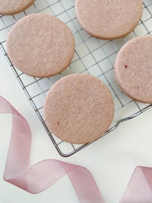 The Best Roll Out Raspberry Sugar Cookie Recipe – Real Raspberry