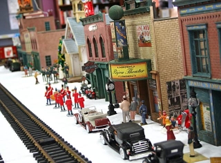 Model Trains Pulling Into Beaufort Library For Christmas