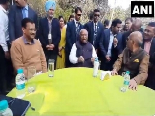 AAP-Congress Delhi Deal Finalised, 4-3 Seat Sharing Agreement Inked
