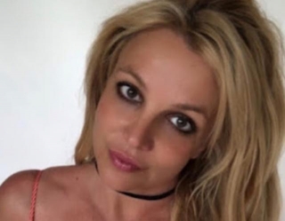 Britney Spears Shares Unconventional Beauty Tip With Fans - Watch Viral Video