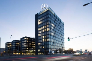 Mercedes-Gewinn Sackt Ab