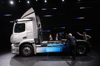 Daimler Truck Trotzt Der Wirtschaftsflaute
