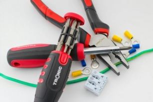 Top Safety Equipment For Electricians: A Comprehensive Guide