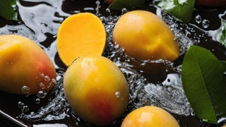 Do Mangoes Really Need To Soak In Water Before Eating? Know The Truth
