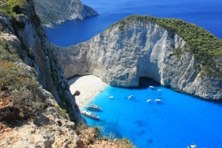 Cruising The Mediterranean: Unforgettable Adventures On Motor Yachts In Greece!