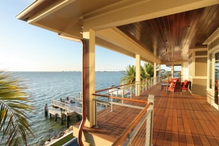 How Ipe Decking Outperforms Pressure-Treated Lumber For Lasting Outdoor Elegance
