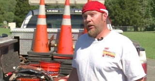Hero Construction Worker Sees Scared Teen Running To Him, Knows Abuser Is Coming For Her