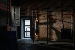 Tips For Beginners On Using A Pull-up Bar For Effective Workouts