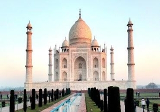 Exploring Delhi-Agra's Charms On A Day Tour By Car