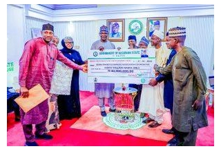 Food Security: Governor Sule Presents N40m Cheque As Loan To Azara Symbiotic Farmers Association