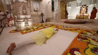 Pm Modi Ram Temple Visit Offers Prayers Ramlalla Ayodhya Roadshow First Visit After Consecration Lok Sabha Elections 2024