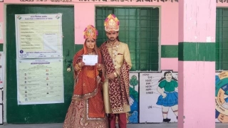 Lok Sabha Election 2024 Phase 1 Newly Wedding Couples Voting In Jammu Kashmir Madhya Pradesh Uttarakhand Bastar, Chhattisgarh