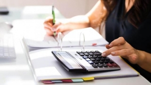 How Much Do Tax Preparers Make Per Client?