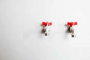 How To Deal With Plumbing Emergencies During A Home Move