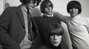 The Byrds - I Come And Stand At Every Door
